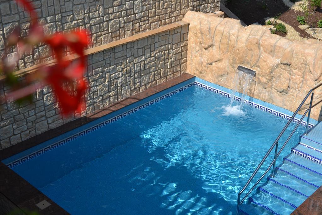שלאדז' Palac Saturna מראה חיצוני תמונה