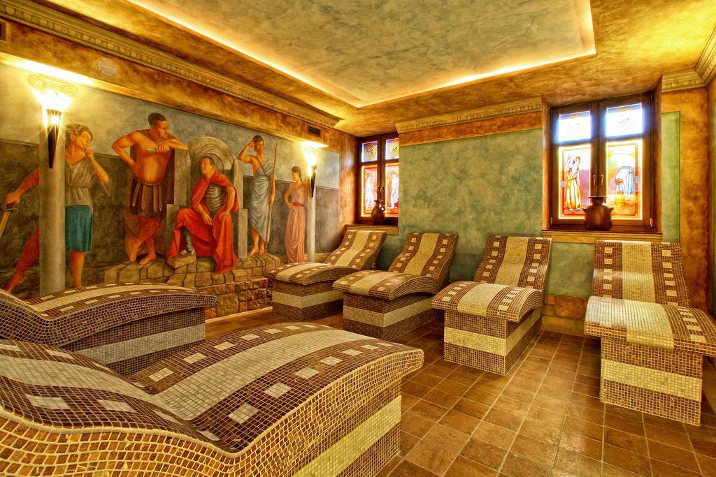 שלאדז' Palac Saturna מראה חיצוני תמונה